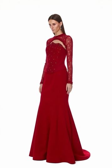 فستان سهرة أحمر اللون بتصميم دانتيل وتفاصيل كورسيه